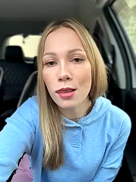 Snapshot of LavenderHot chatting on 10-12-25, 02:21 LavenderHot online show from 10-12-25, 02:21