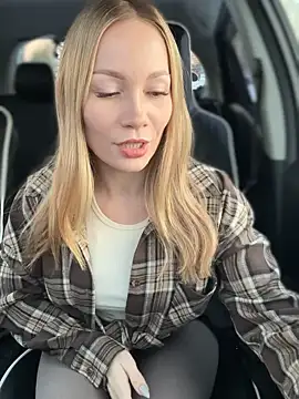 Snapshot of LavenderHot chatting on 11-17-25, 02:17 LavenderHot online show from 11-17-25, 02:17