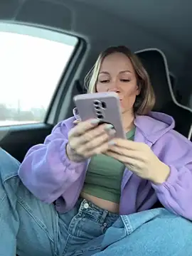 Snapshot of LavenderHot chatting on 11-20-25, 02:12 LavenderHot online show from 11-20-25, 02:12