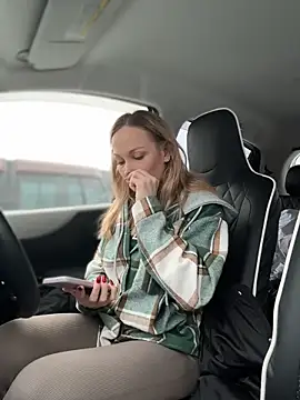 Snapshot of LavenderHot chatting on 12-15-25, 03:00 LavenderHot online show from 12-15-25, 03:00