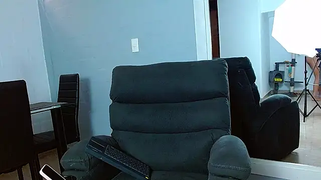 Snapshot of rousebonnett chatting on 01-14-25, 07:11 rousebonnett online show from 01-14-25, 07:11