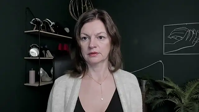 Snapshot of VivianWILD chatting on 10-29-25, 07:32 VivianWILD online show from 10-29-25, 07:32