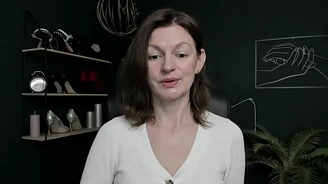 Snapshot of VivianWILD chatting on 11-03-25, 06:47 VivianWILD online show from 11-03-25, 06:47