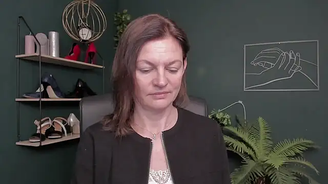 Snapshot of VivianWILD chatting on 11-12-25, 09:21 VivianWILD online show from 11-12-25, 09:21