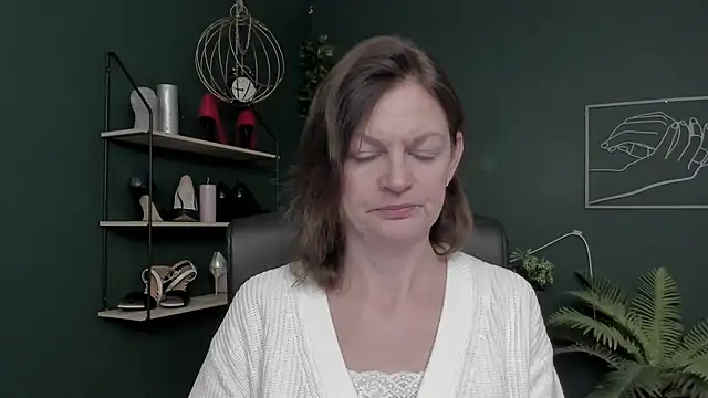 Snapshot of VivianWILD chatting on 11-27-25, 07:10 VivianWILD online show from 11-27-25, 07:10