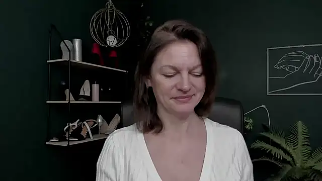 Snapshot of VivianWILD chatting on 12-04-25, 06:44 VivianWILD online show from 12-04-25, 06:44