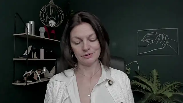 VivianWILD online show from 12-17-25, 08:31