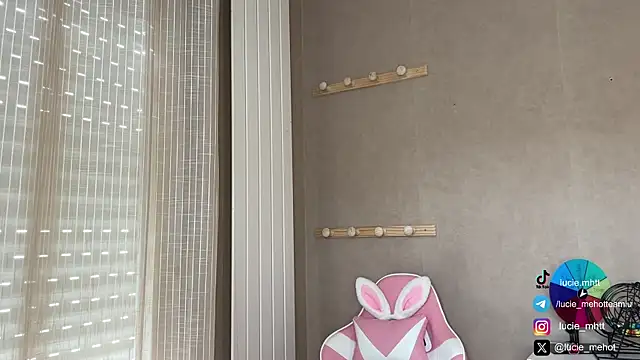 lucie mehott online show from 09-28-25, 07:47