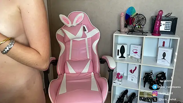 lucie mehott online show from 09-29-25, 08:08