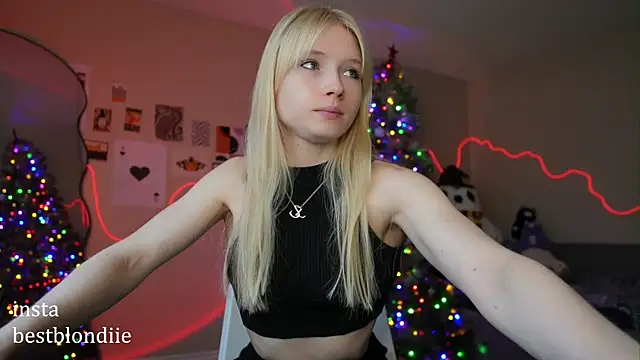 Snapshot of bestblonde chatting on 01-04-25, 05:05 bestblonde online show from 01-04-25, 05:05