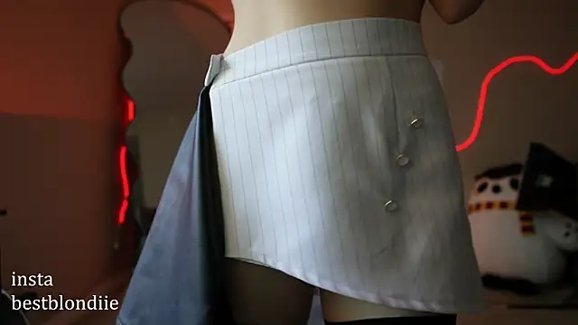 Snapshot of bestblonde chatting on 01-20-25, 08:18 bestblonde online show from 01-20-25, 08:18