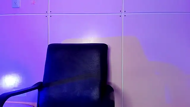 Snapshot of Hilary-banks chatting on 12-04-24, 10:35 Hilary-banks online show from 12-04-24, 10:35