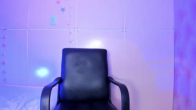 Snapshot of Hilary-banks chatting on 12-31-24, 11:42 Hilary-banks online show from 12-31-24, 11:42