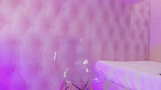 Snapshot of Hilary-banks chatting on 02-28-25, 04:43 Hilary-banks online show from 02-28-25, 04:43