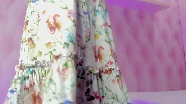 Snapshot of Hilary-banks chatting on 03-04-25, 03:44 Hilary-banks online show from 03-04-25, 03:44