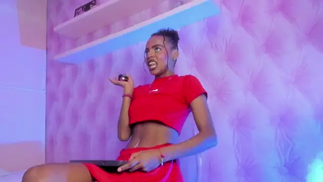 Snapshot of Hilary-banks chatting on 03-08-25, 08:00 Hilary-banks online show from 03-08-25, 08:00