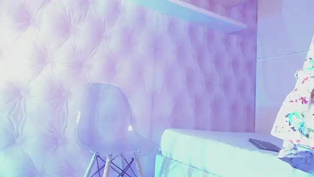 Snapshot of Hilary-banks chatting on 03-12-25, 04:08 Hilary-banks online show from 03-12-25, 04:08