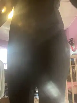 Snapshot of itzcheyduh chatting on 10-19-25, 05:57 itzcheyduh online show from 10-19-25, 05:57