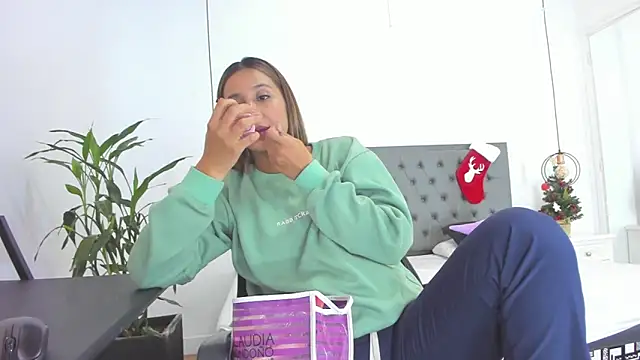 Alana Suares1 online show from 12-26-24, 10:41