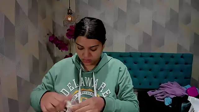 LindaBreeS online show from 10-26-25, 12:33