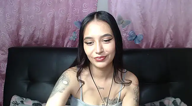 Snapshot of Annerainhoot chatting on 12-19-24, 02:56 Annerainhoot online show from 12-19-24, 02:56