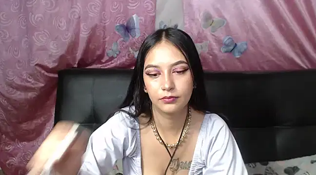 Snapshot of Annerainhoot chatting on 01-08-25, 11:30 Annerainhoot online show from 01-08-25, 11:30