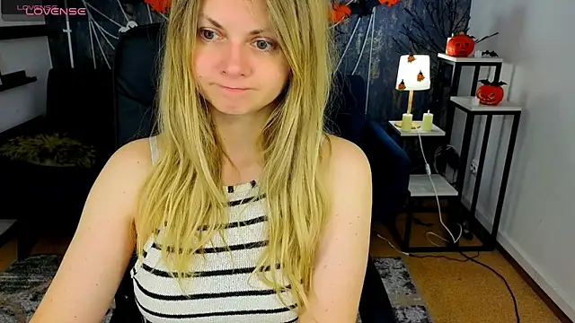 SmilingEmily  online show from 10-20-25, 06:47
