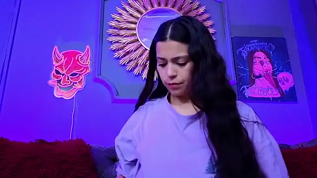 Snapshot of Julieta_Russell chatting on 03-05-25, 12:22 Julieta Russell online show from 03-05-25, 12:22