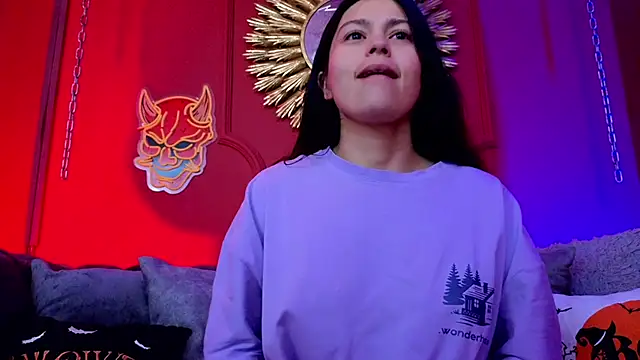 Snapshot of Julieta_Russell chatting on 10-13-25, 12:05 Julieta Russell online show from 10-13-25, 12:05