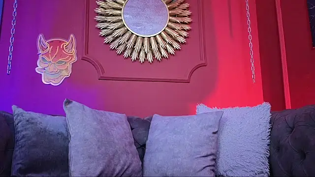 Snapshot of Julieta_Russell chatting on 11-07-25, 12:27 Julieta Russell online show from 11-07-25, 12:27