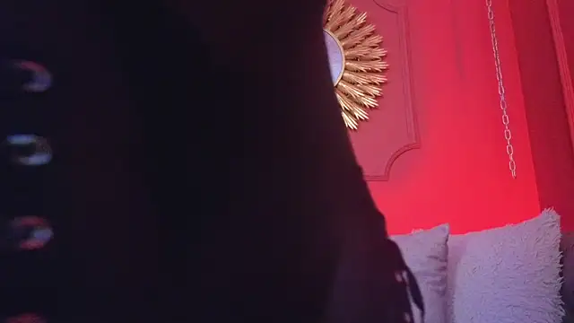 Snapshot of Julieta_Russell chatting on 11-13-25, 12:15 Julieta Russell online show from 11-13-25, 12:15