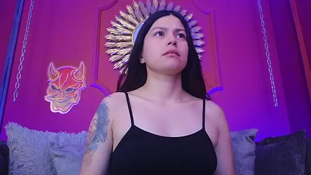 Snapshot of Julieta_Russell chatting on 11-26-25, 12:06 Julieta Russell online show from 11-26-25, 12:06