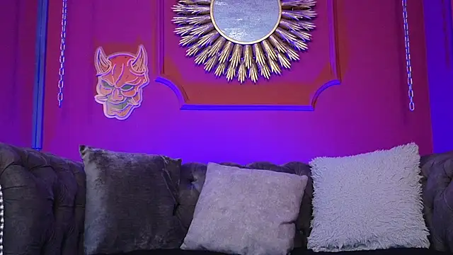 Snapshot of Julieta_Russell chatting on 12-14-25, 12:32 Julieta Russell online show from 12-14-25, 12:32