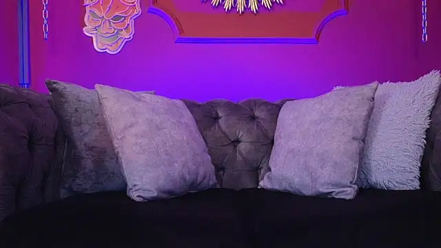 Julieta Russell online show from 12-21-25, 11:39