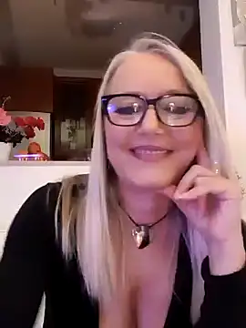 kikkastar online show from 12-19-24, 08:13