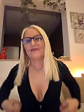 kikkastar online show from 02-17-25, 08:04