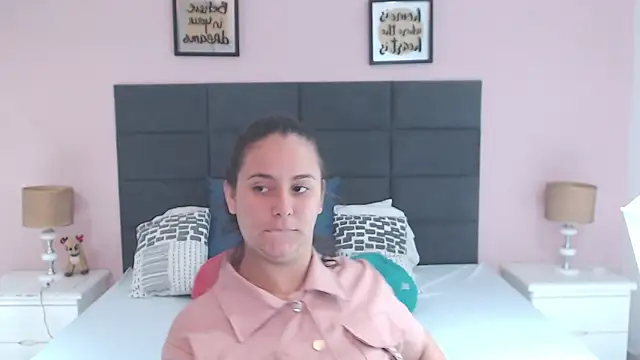 Snapshot of MadisonJenner chatting on 12-30-24, 01:14 MadisonJenner online show from 12-30-24, 01:14