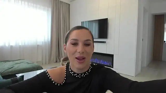 Snapshot of HotXMom chatting on 01-18-25, 07:49 HotXMom online show from 01-18-25, 07:49