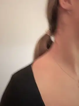 Snapshot of HotXMom chatting on 02-07-25, 04:27 HotXMom online show from 02-07-25, 04:27