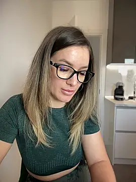 Snapshot of HotXMom chatting on 03-20-25, 07:47 HotXMom online show from 03-20-25, 07:47