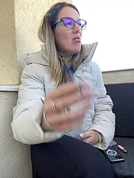 Snapshot of HotXMom chatting on 03-22-25, 07:25 HotXMom online show from 03-22-25, 07:25