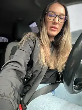 Snapshot of HotXMom chatting on 09-12-25, 05:29 HotXMom online show from 09-12-25, 05:29