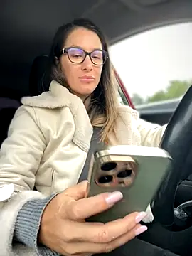 Snapshot of HotXMom chatting on 10-01-25, 05:46 HotXMom online show from 10-01-25, 05:46