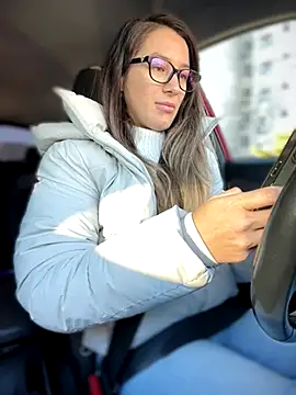 Snapshot of HotXMom chatting on 10-20-25, 06:03 HotXMom online show from 10-20-25, 06:03