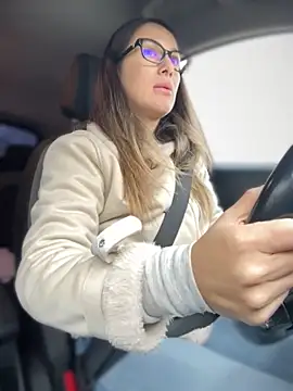 Snapshot of HotXMom chatting on 11-12-25, 06:47 HotXMom online show from 11-12-25, 06:47