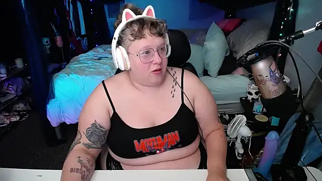 Snapshot of FatVeronica chatting on 01-18-25, 01:30 FatVeronica online show from 01-18-25, 01:30