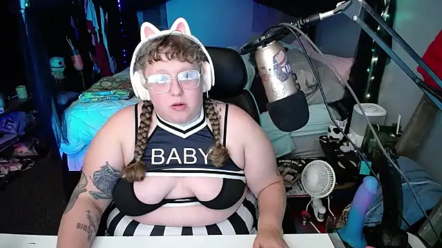 Snapshot of FatVeronica chatting on 01-19-25, 10:17 FatVeronica online show from 01-19-25, 10:17