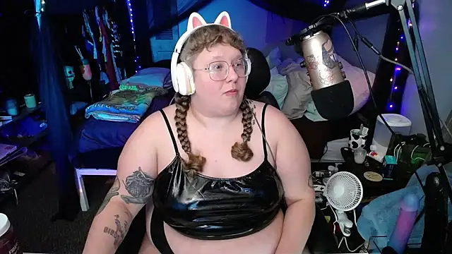 Snapshot of FatVeronica chatting on 01-26-25, 07:21 FatVeronica online show from 01-26-25, 07:21