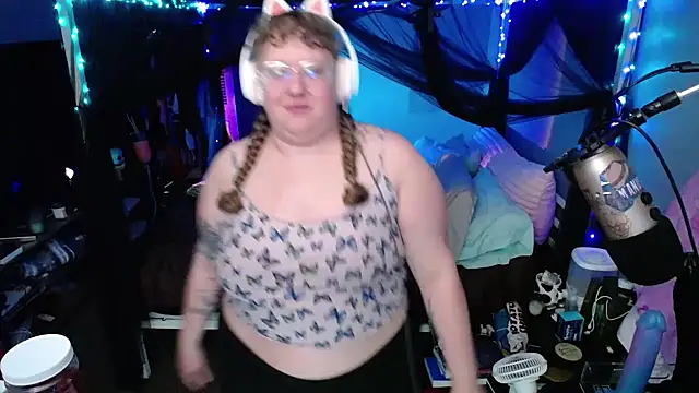 Snapshot of FatVeronica chatting on 02-06-25, 06:29 FatVeronica online show from 02-06-25, 06:29