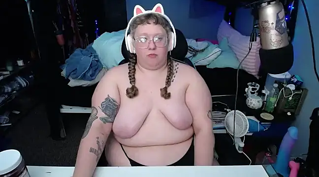 Snapshot of FatVeronica chatting on 02-12-25, 07:02 FatVeronica online show from 02-12-25, 07:02